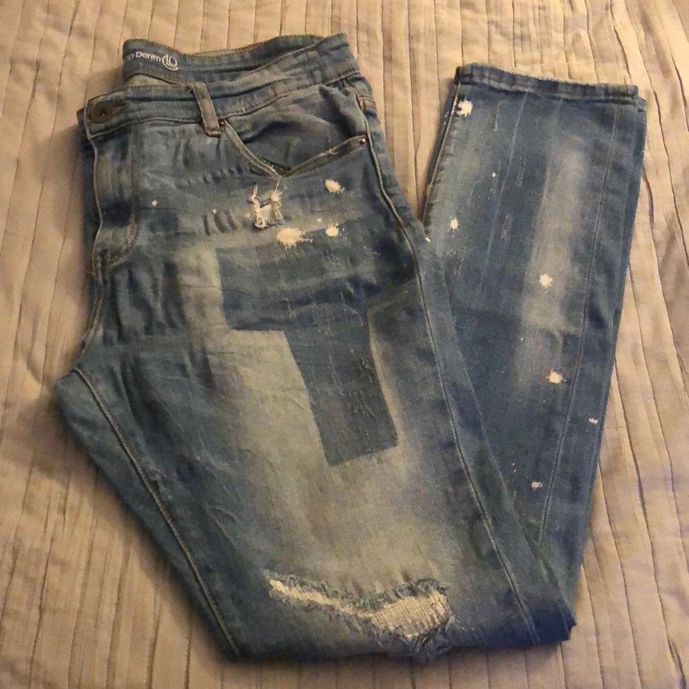 Crisp Denim (34) - Ripped Jeans